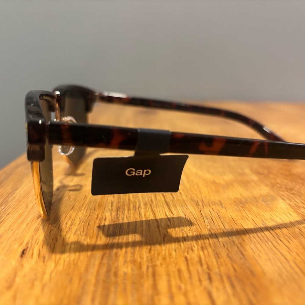 GAP Tortoise Shell Sunglasses - Picture 2 of 5